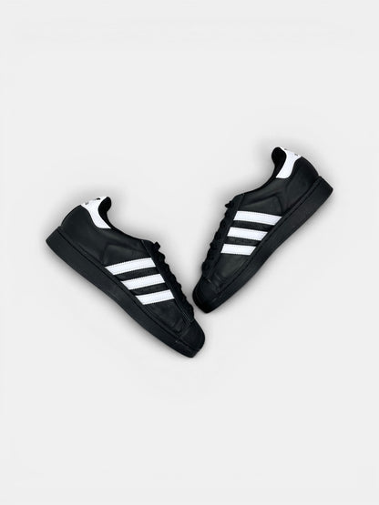 Adidas Superstar II Black White — buty sportowe męskie w bardzo dobrym stanie rozmiar 41 1/3, zewnętrzny panel prawego buta