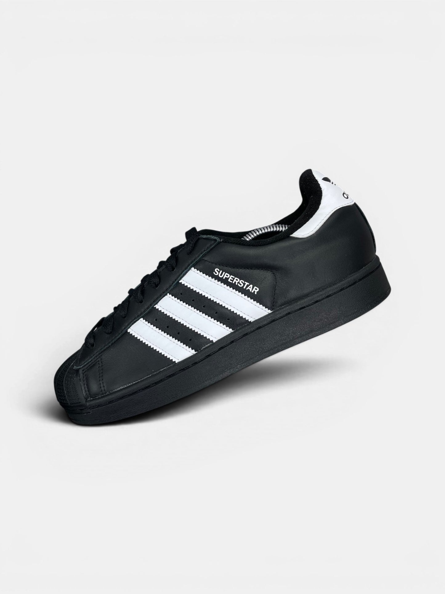 Adidas Superstar II Black White — buty sportowe męskie w bardzo dobrym stanie rozmiar 41 1/3, widok z góry na wewnętrzną stronę butów