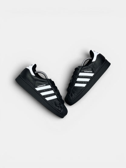 Adidas Superstar II — buty sportowe damskie w bardzo dobrym stanie rozmiar 38 2/3, widok z góry na zewnętrzną stronę butów