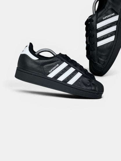 Adidas Superstar II — buty sportowe damskie w bardzo dobrym stanie rozmiar 38 2/3, zewnętrzny panel prawego buta