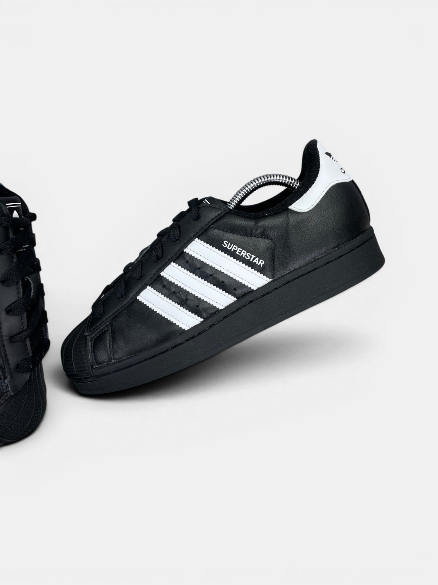 Adidas Superstar II — buty sportowe damskie w bardzo dobrym stanie rozmiar 38 2/3, zewnętrzny panel lewego buta