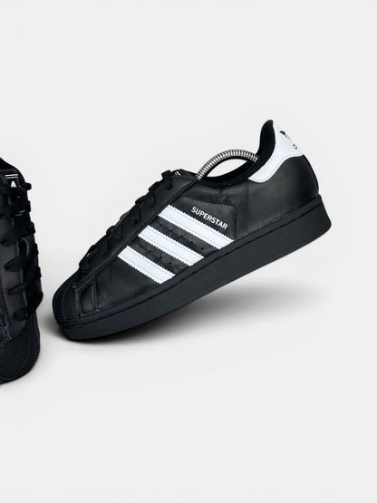 Adidas Superstar II — buty sportowe damskie w bardzo dobrym stanie rozmiar 38 2/3, zewnętrzny panel lewego buta