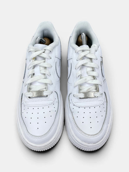 Nike Air Force 1 Low Triple White — buty sportowe damskie w bardzo dobrym stanie rozmiar 38.5, widok z góry