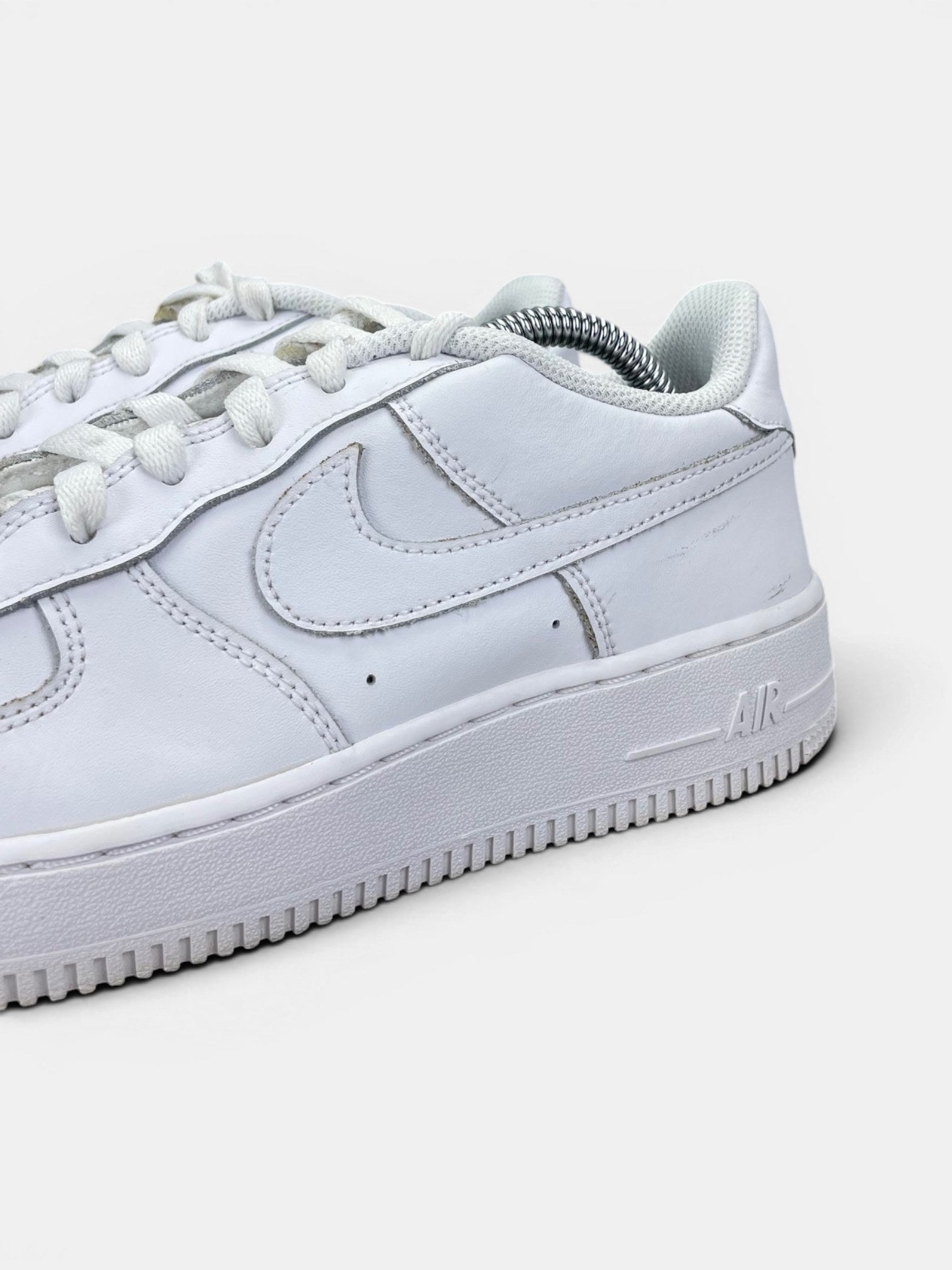 Nike Air Force 1 Low Triple White — buty sportowe damskie w bardzo dobrym stanie rozmiar 38.5, opcjonalne zdjęcie 1