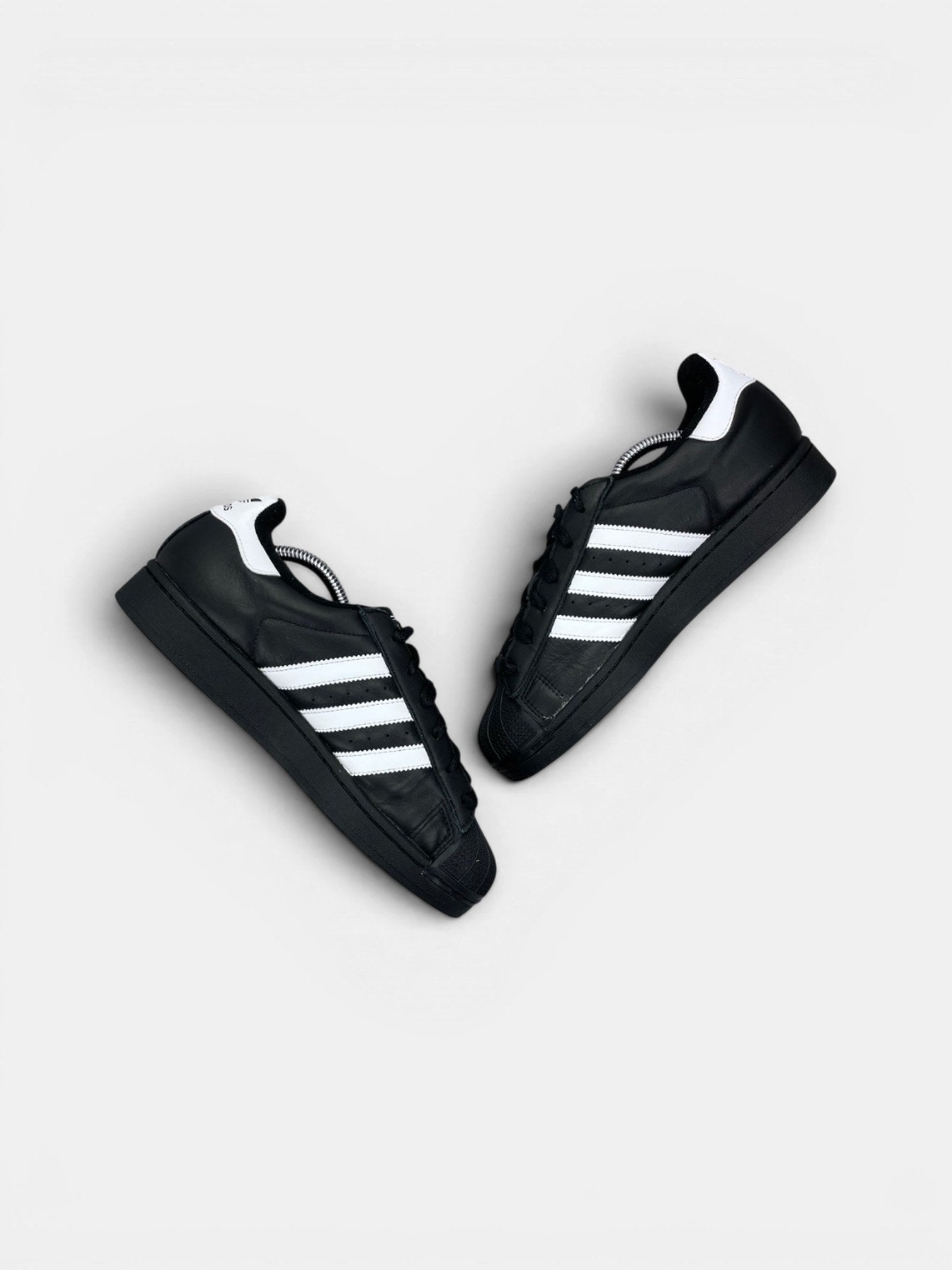 Adidas Superstar II Black White — buty sportowe damskie w bardzo dobrym stanie rozmiar 39 1/3, widok z góry na wewnętrzną stronę butów