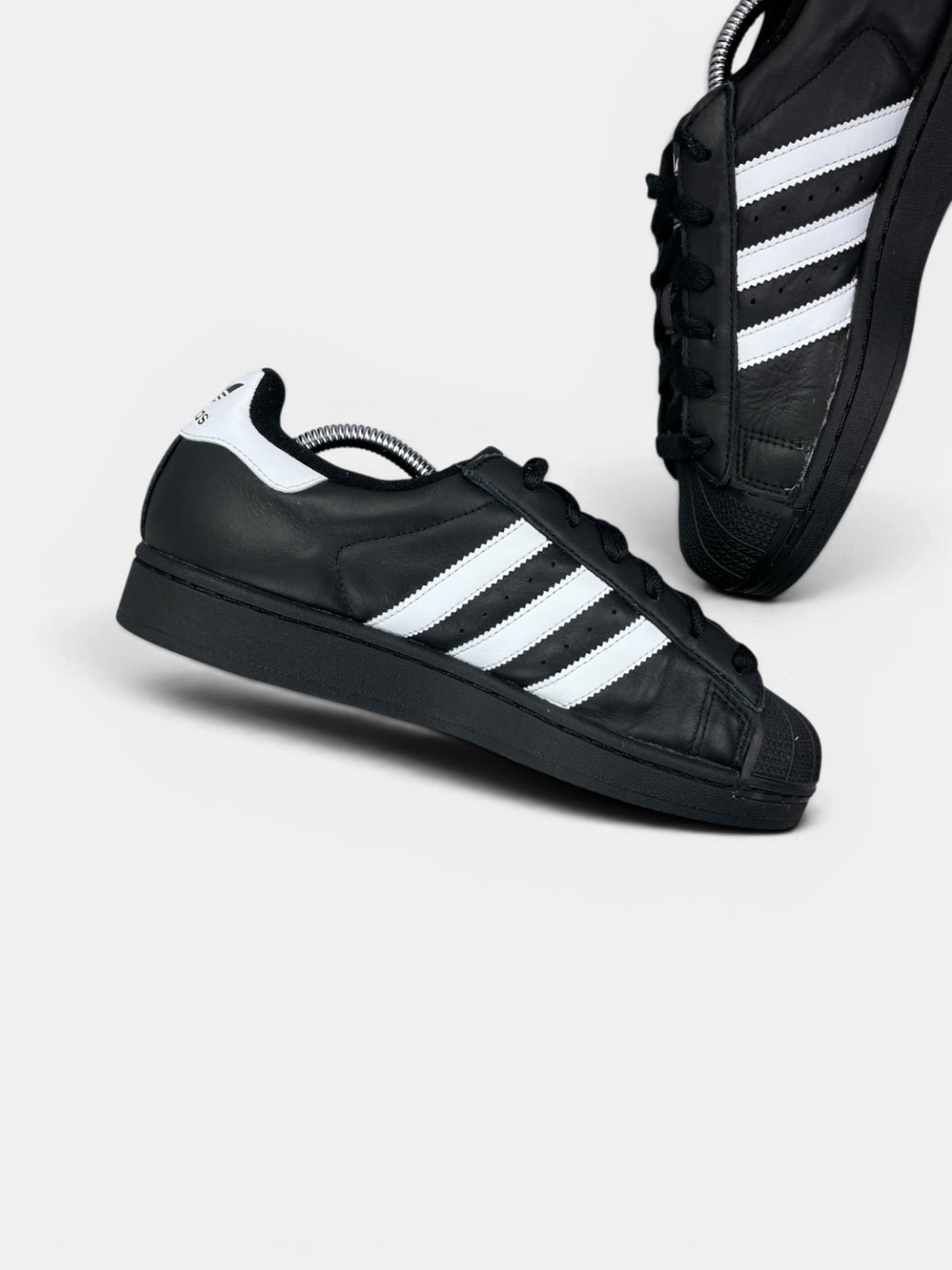Adidas Superstar II Black White — buty sportowe damskie w bardzo dobrym stanie rozmiar 39 1/3, wewnętrzny panel lewego buta