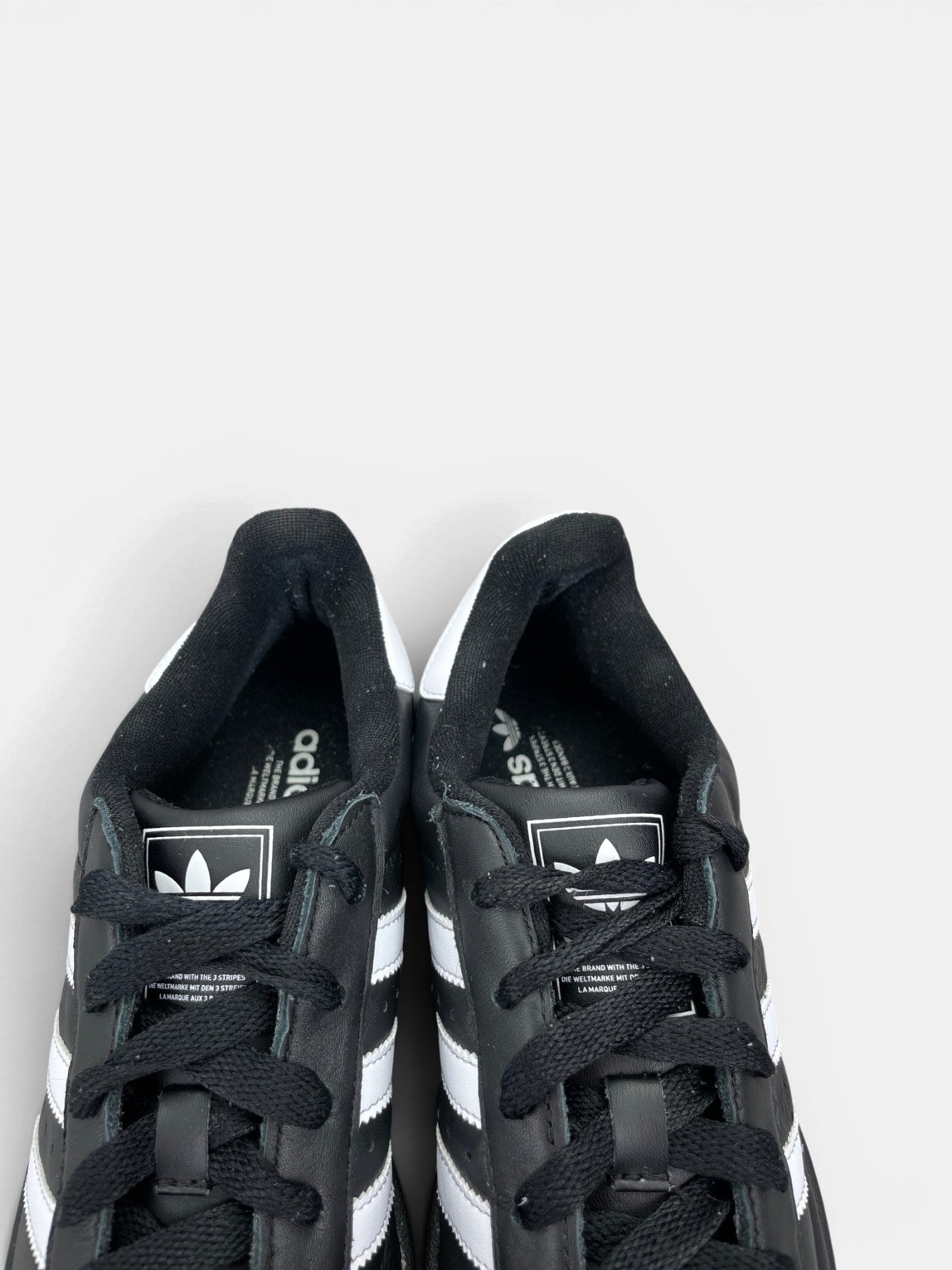 Adidas Superstar II Black White — buty sportowe damskie w bardzo dobrym stanie rozmiar 39 1/3, zapiętki butów
