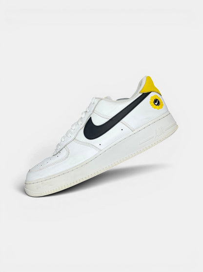 Nike Air Force 1 Low Have A Nike Day — buty sportowe męskie w bardzo dobrym stanie rozmiar 46, zewnętrzny panel lewego buta