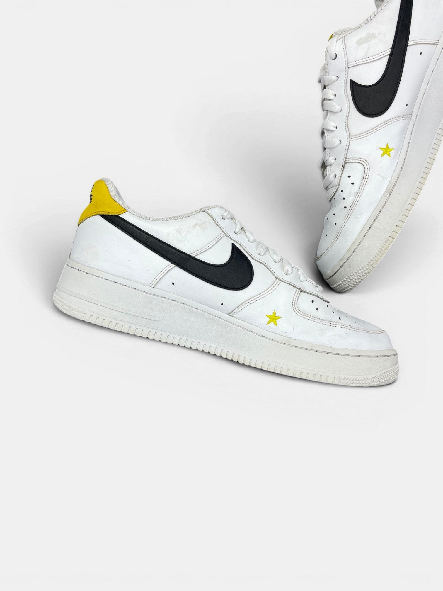 Nike Air Force 1 Low Have A Nike Day — buty sportowe męskie w bardzo dobrym stanie rozmiar 46, wewnętrzny panel lewego buta