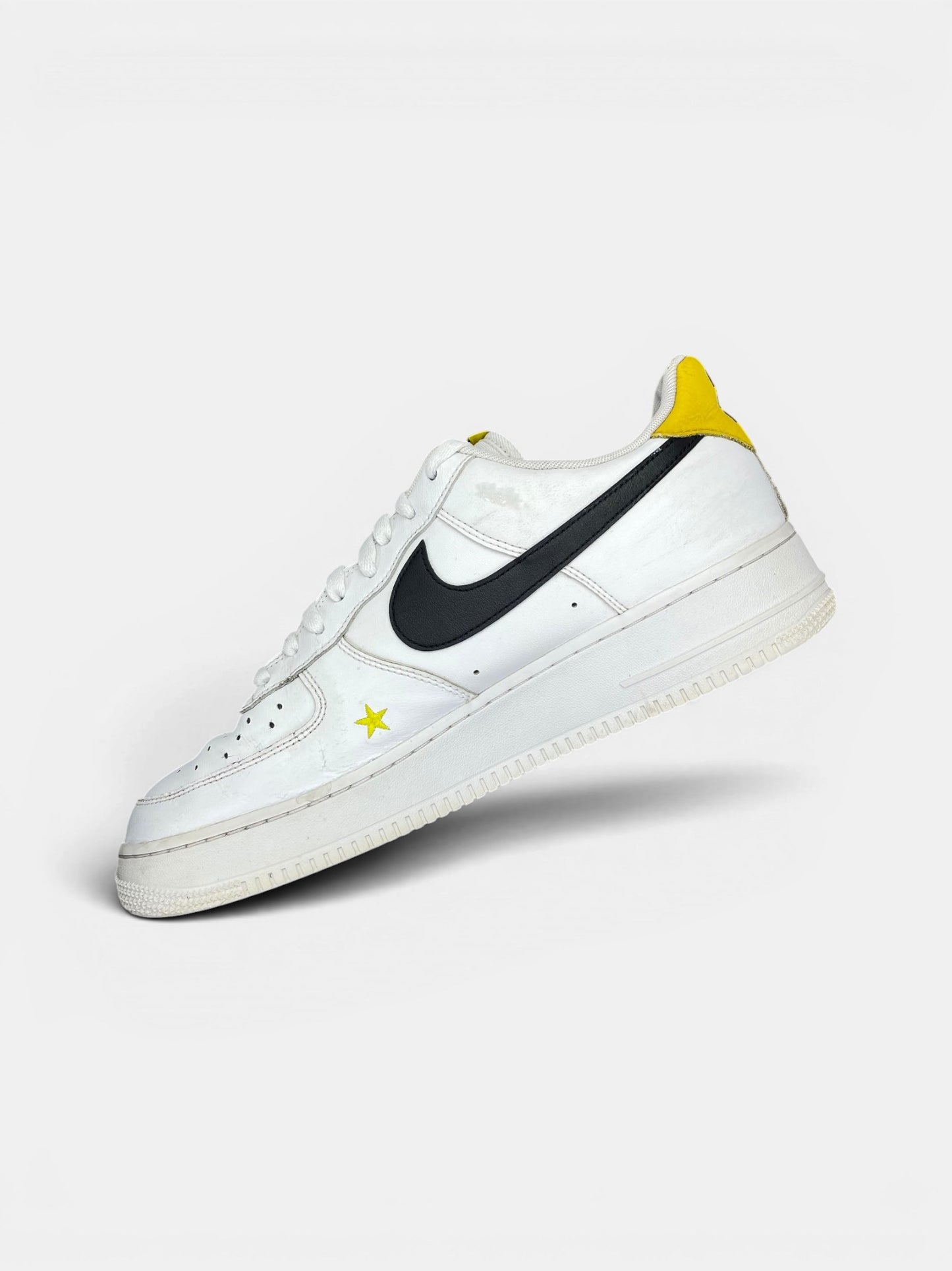 Nike Air Force 1 Low Have A Nike Day — buty sportowe męskie w bardzo dobrym stanie rozmiar 46, wewnętrzny panel prawego buta