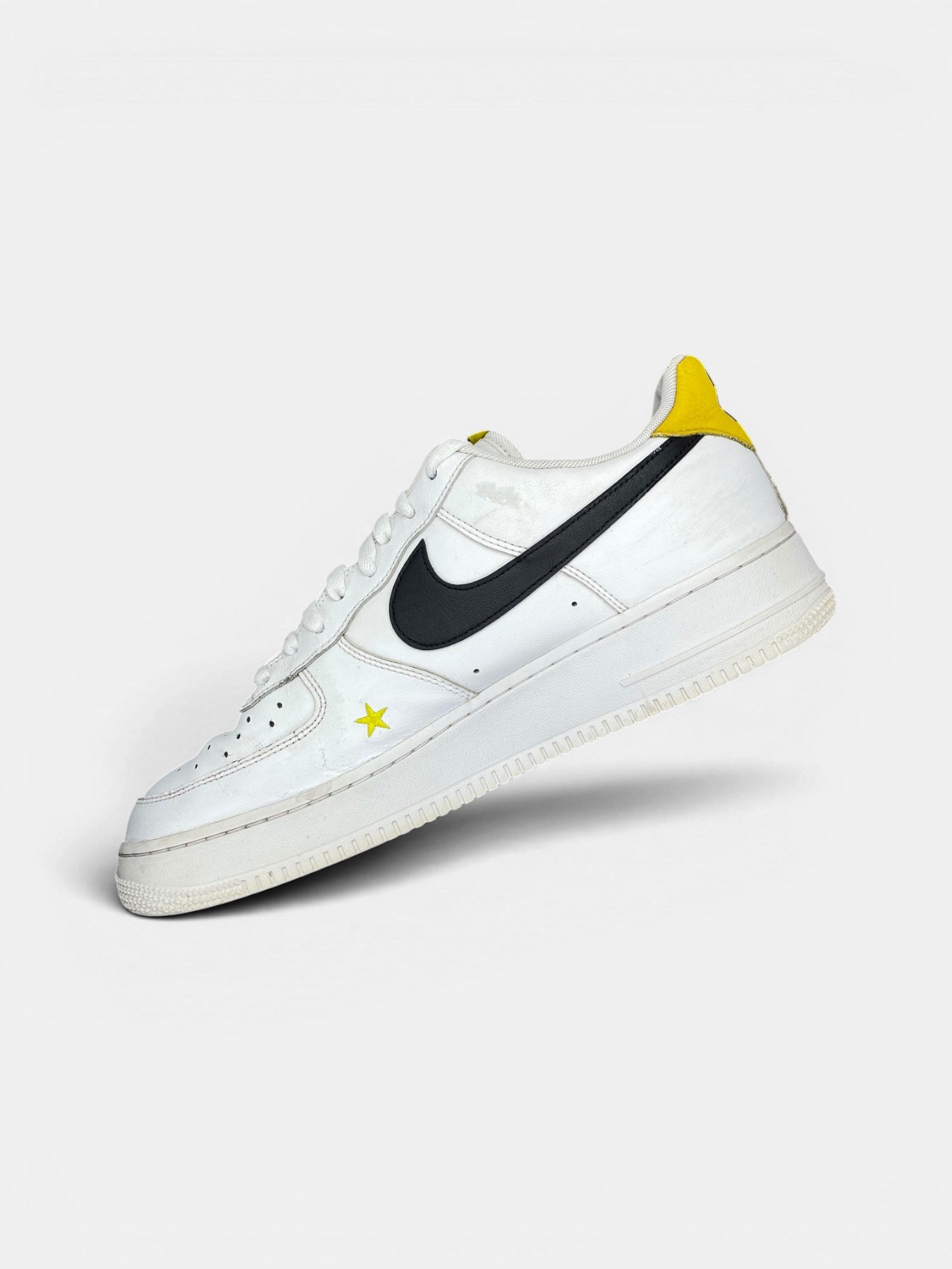 Nike Air Force 1 Low Have A Nike Day — buty sportowe męskie w bardzo dobrym stanie rozmiar 46, wewnętrzny panel prawego buta