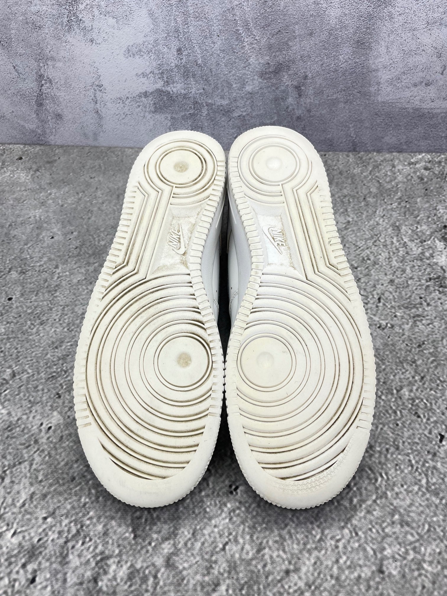 Nike Air Force 1 Low Have A Nike Day — buty sportowe męskie w bardzo dobrym stanie rozmiar 46, podeszwa