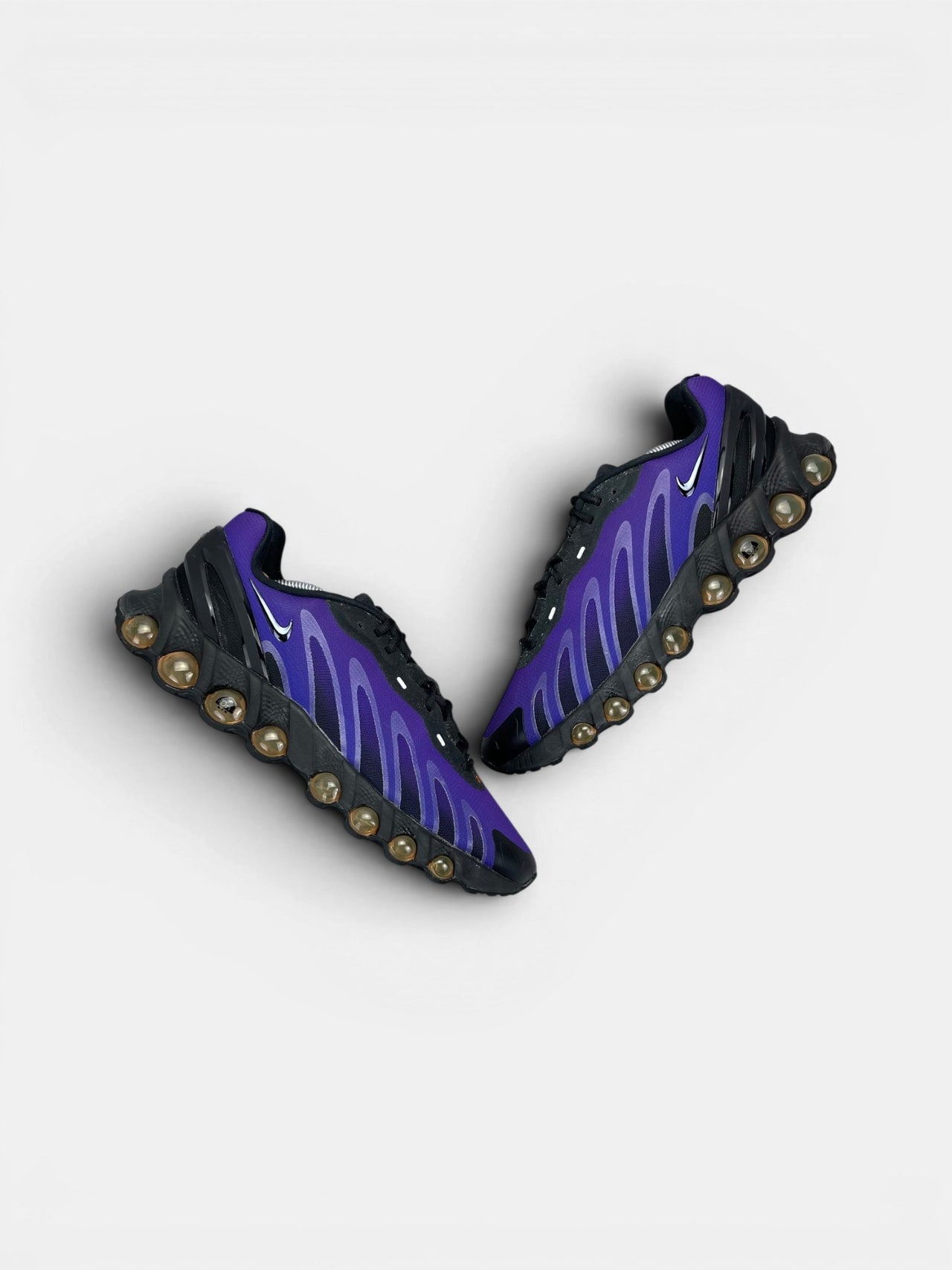 Nike Air Max DN8 Fierce Purple — buty sportowe męskie w bardzo dobrym stanie rozmiar 45.5, widok z góry na zewnętrzną stronę butów
