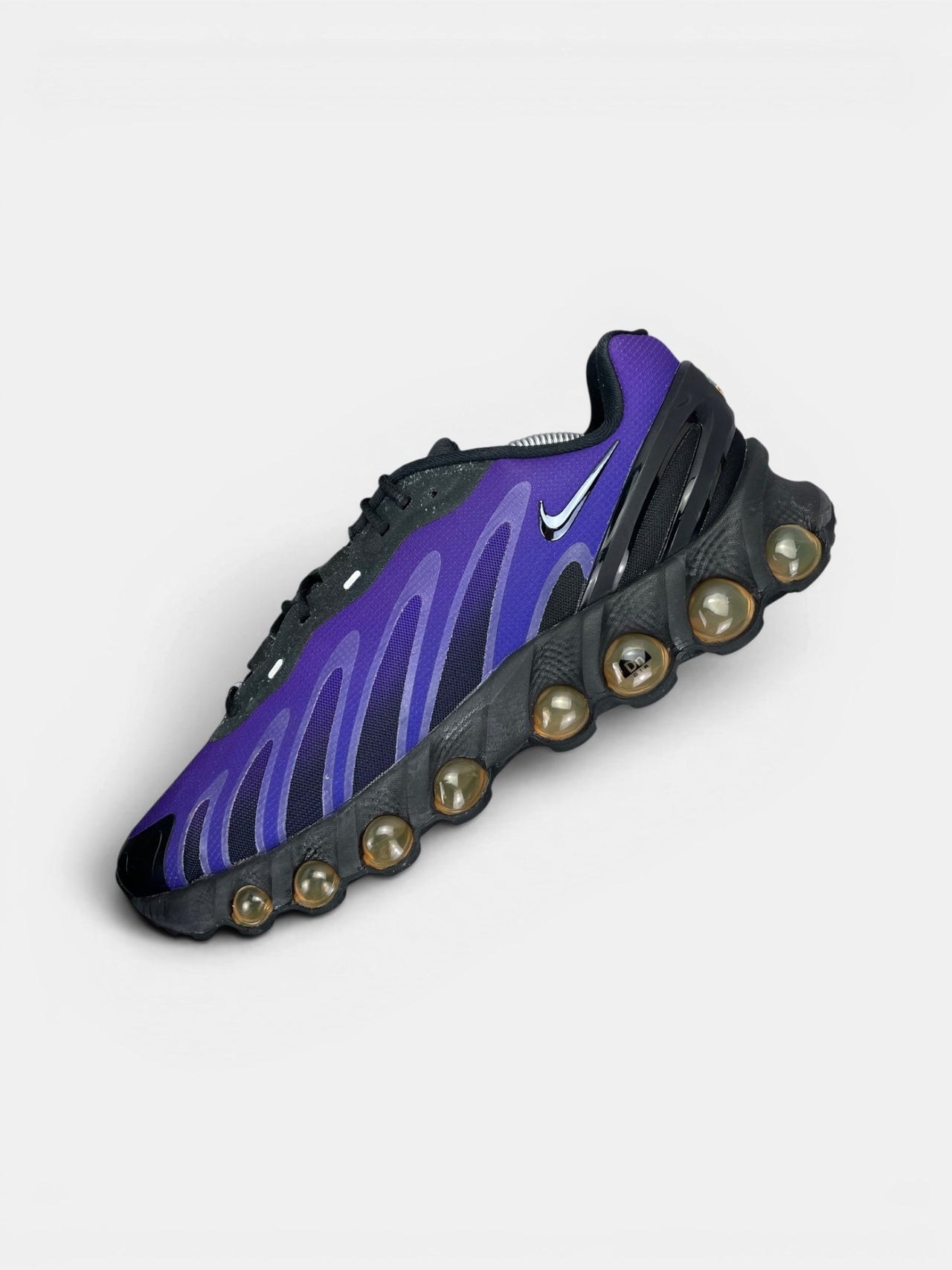 Nike Air Max DN8 Fierce Purple — buty sportowe męskie w bardzo dobrym stanie rozmiar 45.5, zewnętrzny panel lewego buta