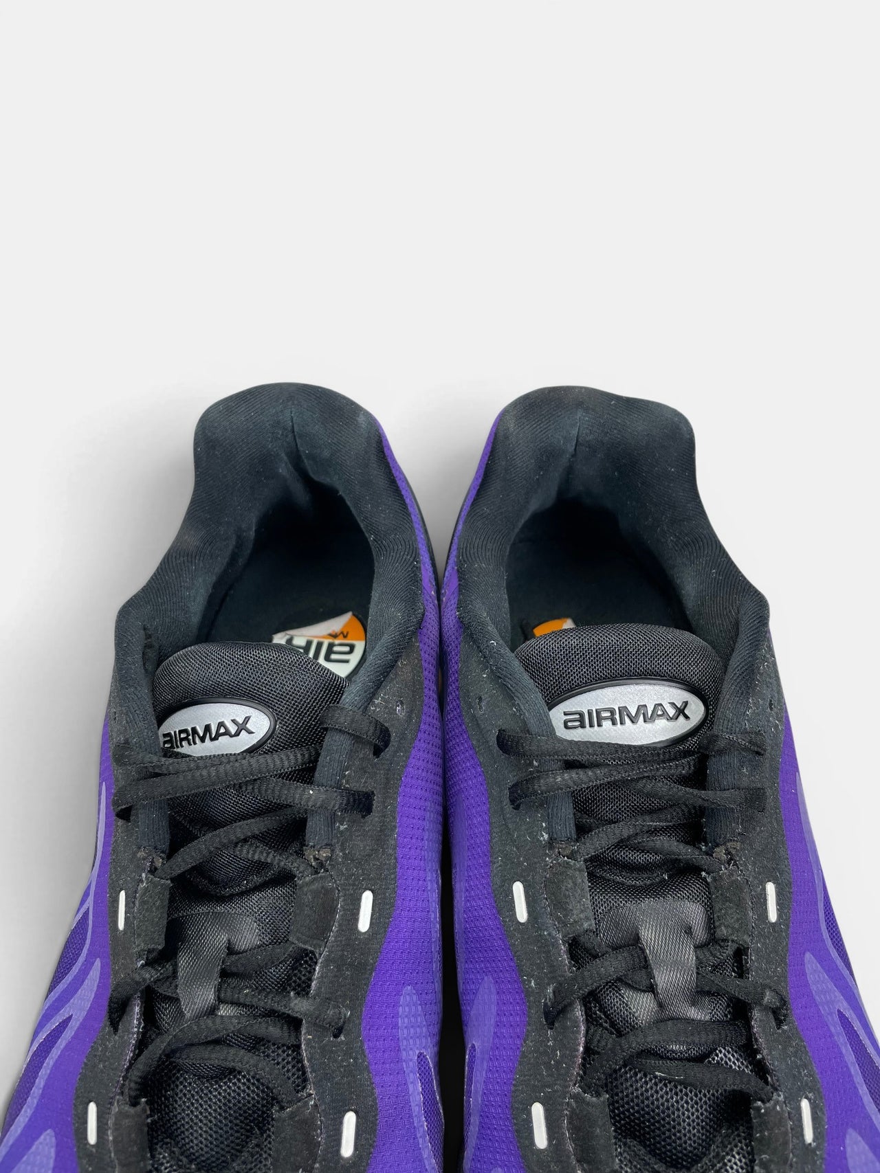 Nike Air Max DN8 Fierce Purple — buty sportowe męskie w bardzo dobrym stanie rozmiar 45.5, zapiętki butów