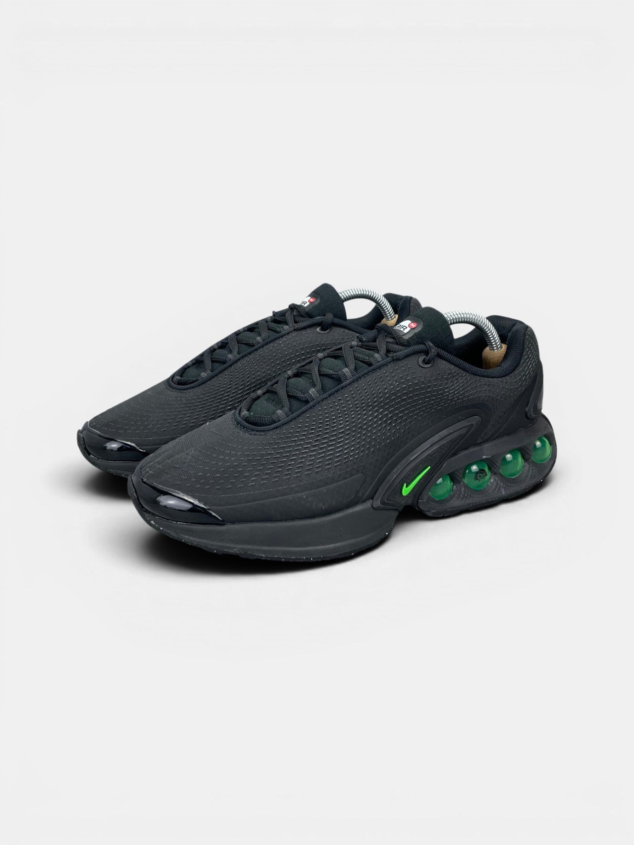 Nike Air Max DN Black Green Strike — buty sportowe męskie w bardzo dobrym stanie rozmiar 42, widok z boku