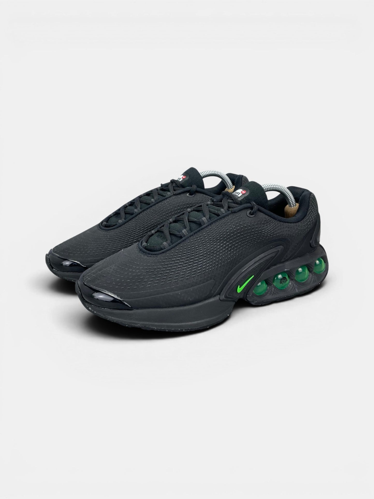 Nike Air Max DN Black Green Strike — buty sportowe męskie w bardzo dobrym stanie rozmiar 42, widok z boku