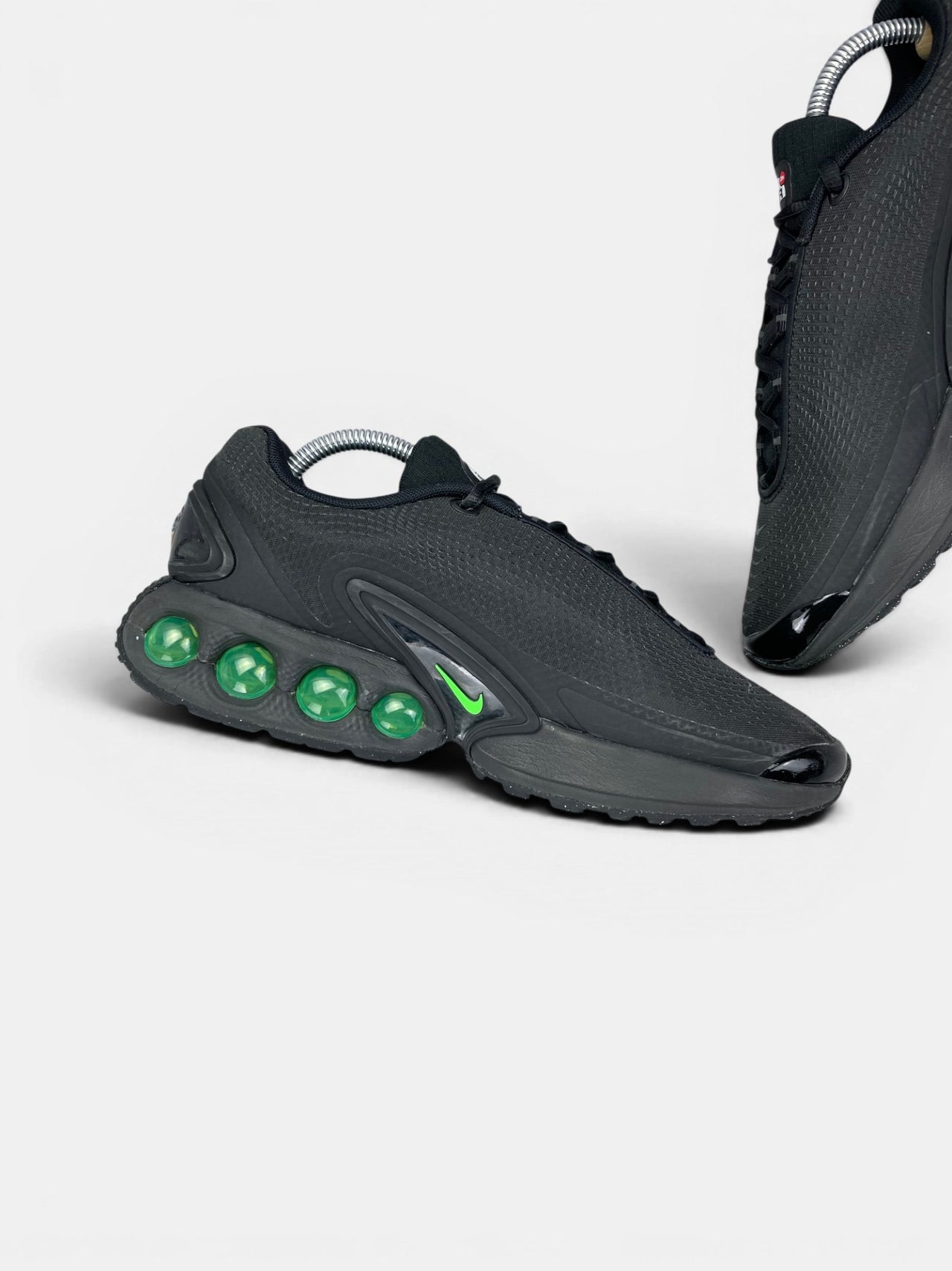 Nike Air Max DN Black Green Strike — buty sportowe męskie w bardzo dobrym stanie rozmiar 42, wewnętrzny panel lewego buta