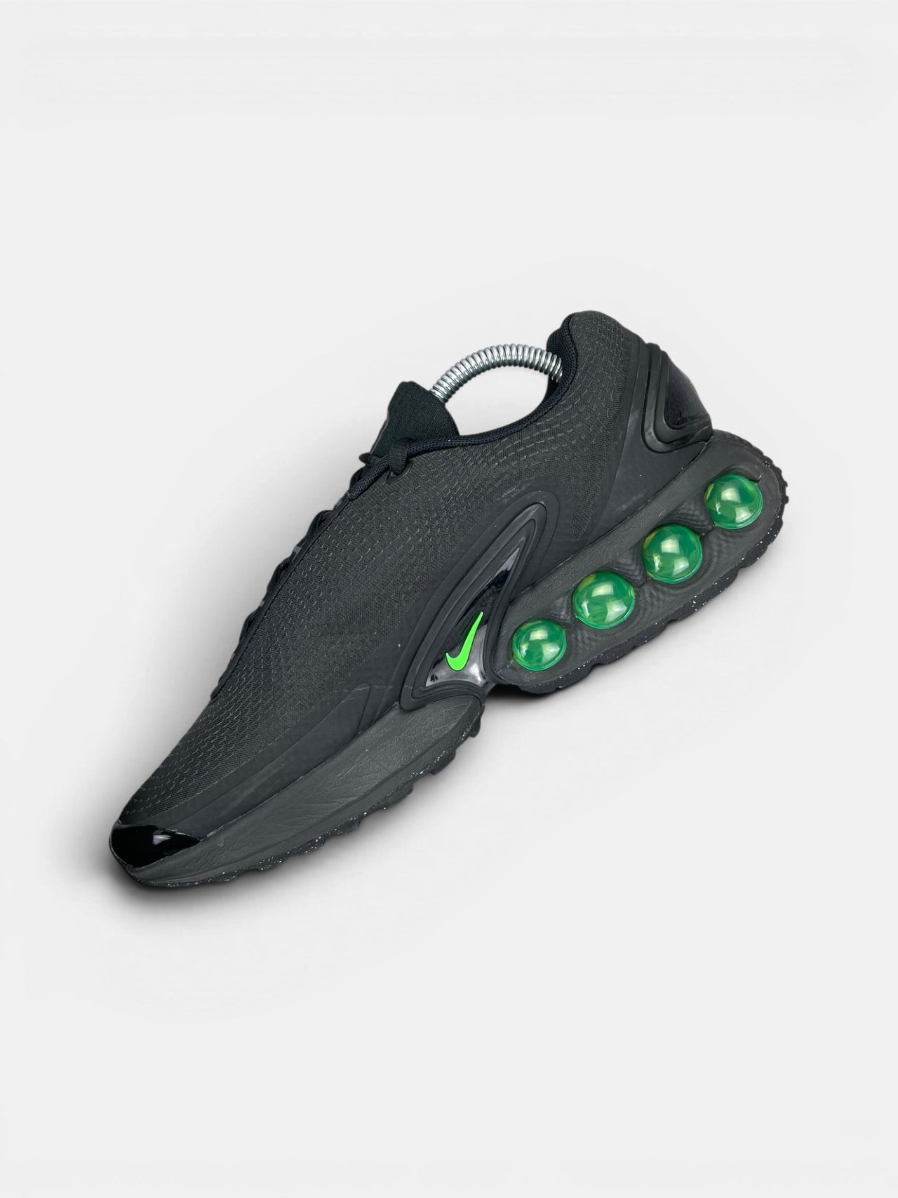 Nike Air Max DN Black Green Strike — buty sportowe męskie w bardzo dobrym stanie rozmiar 42, wewnętrzny panel prawego buta