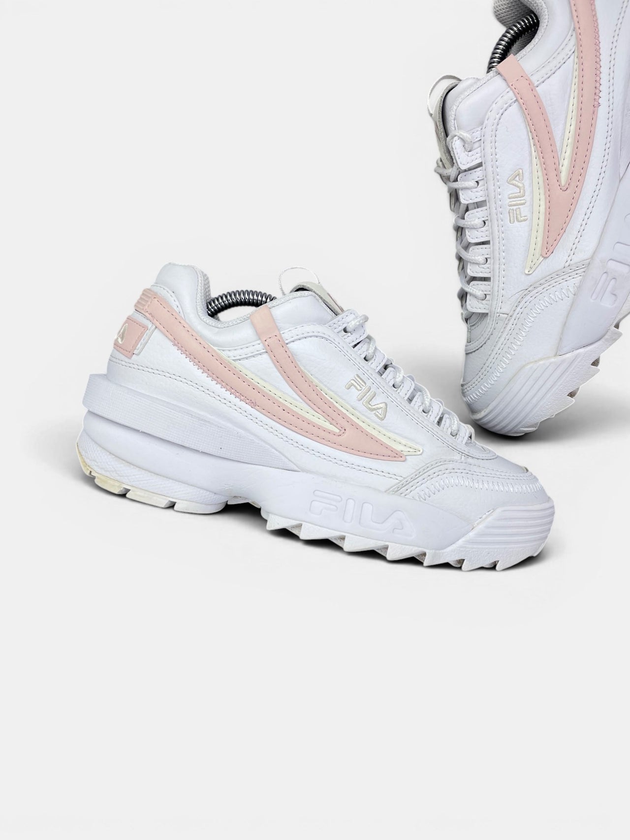 Fila Disruptor — buty sportowe damskie w bardzo dobrym stanie rozmiar 39, zewnętrzny panel prawego buta