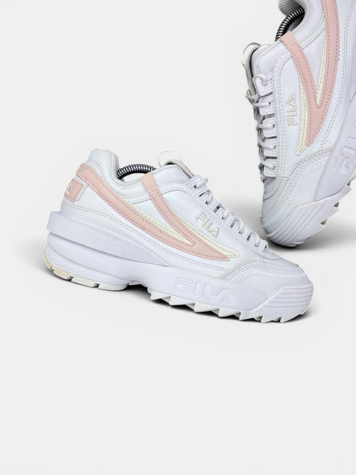 Fila Disruptor — buty sportowe damskie w bardzo dobrym stanie rozmiar 39, zewnętrzny panel prawego buta