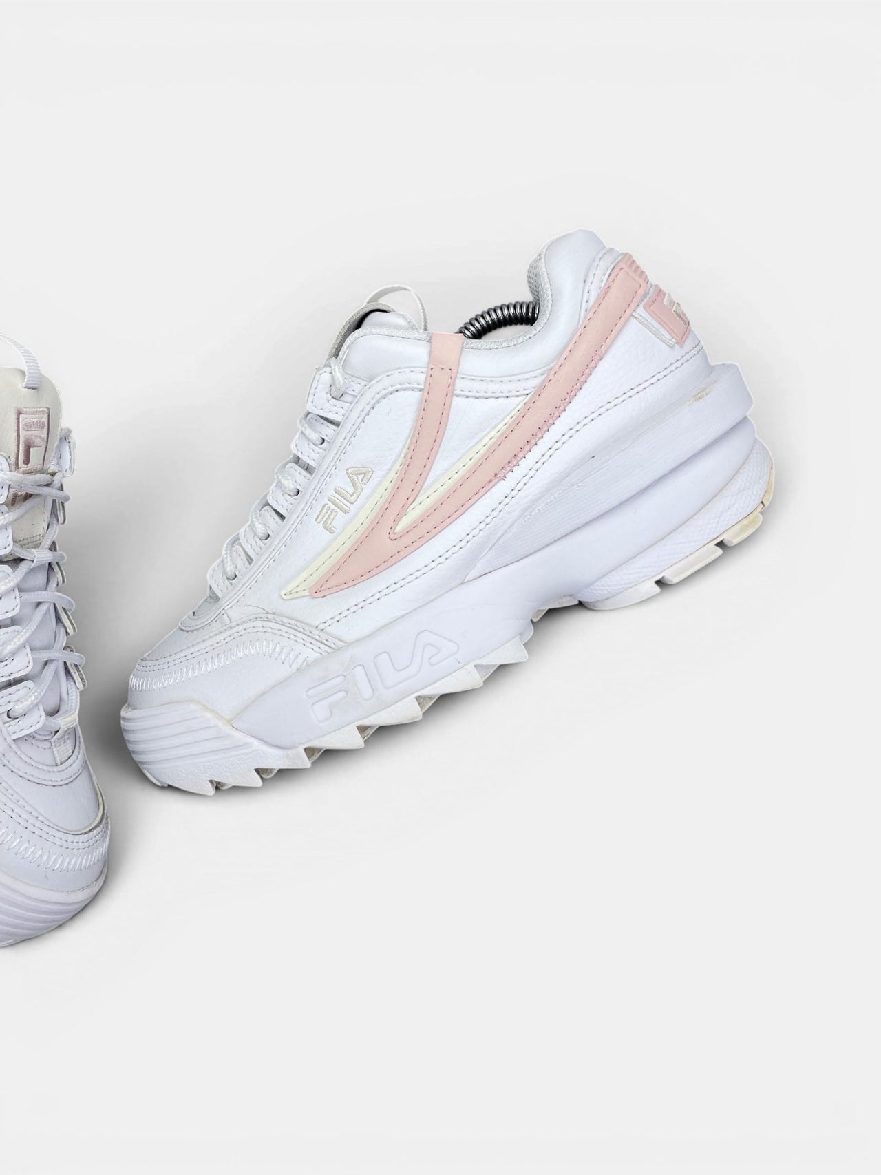 Fila Disruptor — buty sportowe damskie w bardzo dobrym stanie rozmiar 39, zewnętrzny panel lewego buta