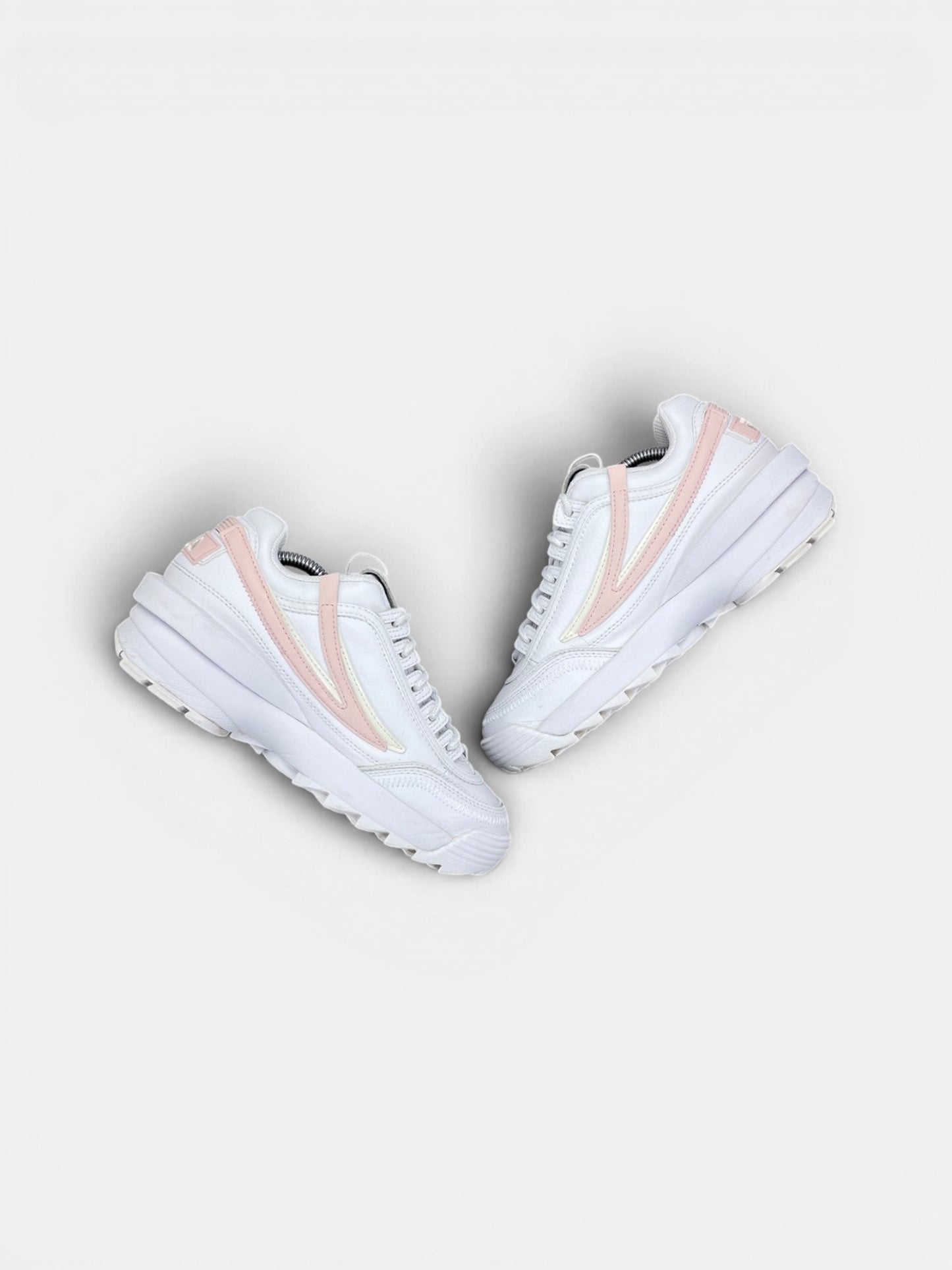 Fila Disruptor — buty sportowe damskie w bardzo dobrym stanie rozmiar 39, widok z góry na wewnętrzną stronę butów