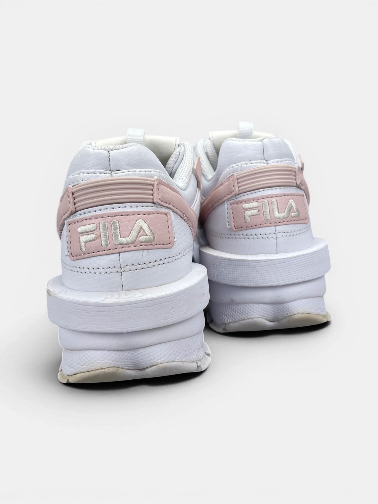Fila Disruptor — buty sportowe damskie w bardzo dobrym stanie rozmiar 39, widok z tyłu