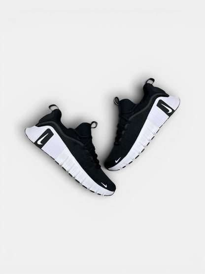 Nike Free Metcon 6 — buty sportowe męskie w bardzo dobrym stanie rozmiar 47.5, widok z góry na zewnętrzną stronę butów