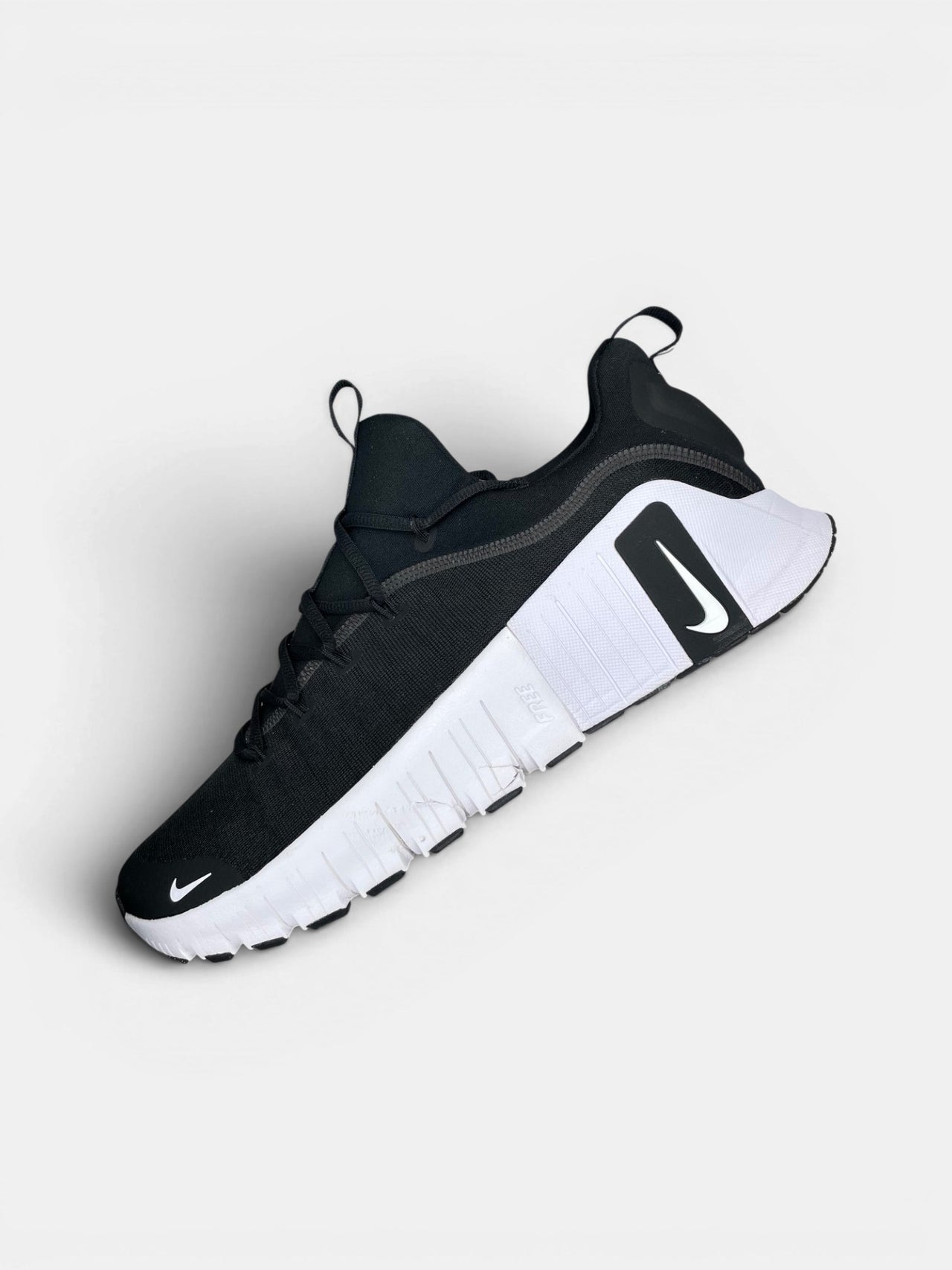 Nike Free Metcon 6 — buty sportowe męskie w bardzo dobrym stanie rozmiar 47.5, zewnętrzny panel lewego buta