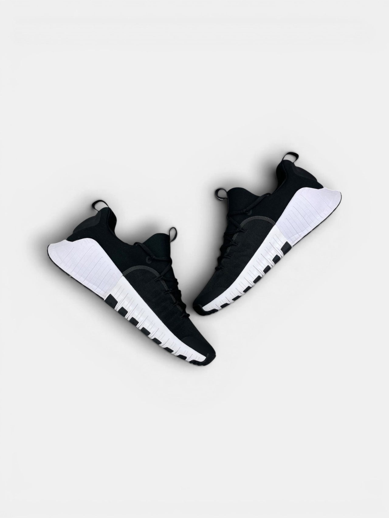Nike Free Metcon 6 — buty sportowe męskie w bardzo dobrym stanie rozmiar 47.5, widok z góry na wewnętrzną stronę butów