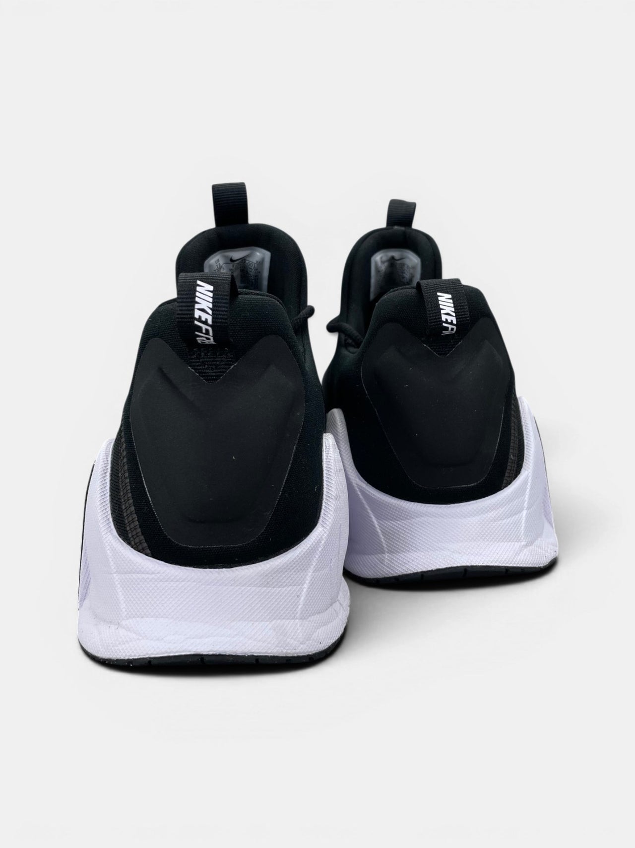 Nike Free Metcon 6 — buty sportowe męskie w bardzo dobrym stanie rozmiar 47.5, widok z tyłu