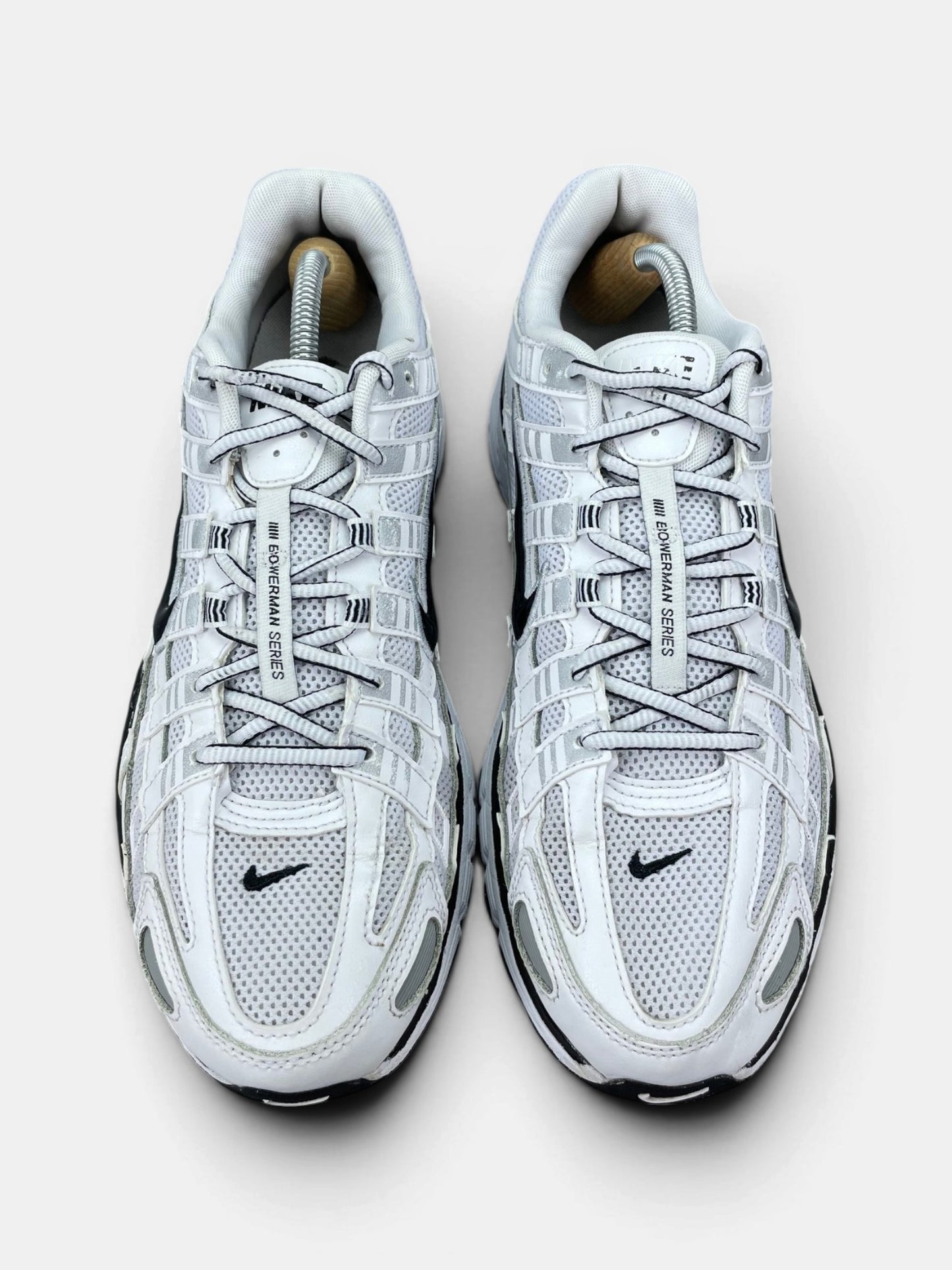 Nike P-6000 P-6000 Metallic Silver — buty sportowe męskie w bardzo dobrym stanie rozmiar 45, widok z góry