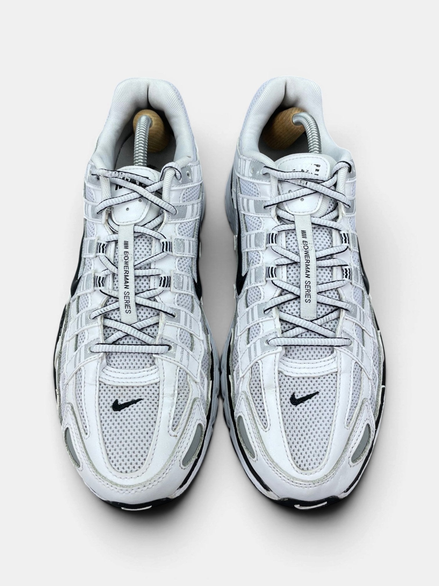 Nike P-6000 P-6000 Metallic Silver — buty sportowe męskie w bardzo dobrym stanie rozmiar 45, widok z góry