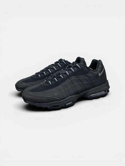 Nike Air Max 95 Ultra “Black / Grey” Ultra Black Grey — buty sportowe męskie w bardzo dobrym stanie rozmiar 46, widok z boku