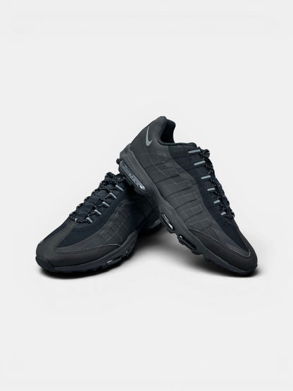 Nike Air Max 95 Ultra “Black / Grey” Ultra Black Grey — buty sportowe męskie w bardzo dobrym stanie rozmiar 46, boczny profil