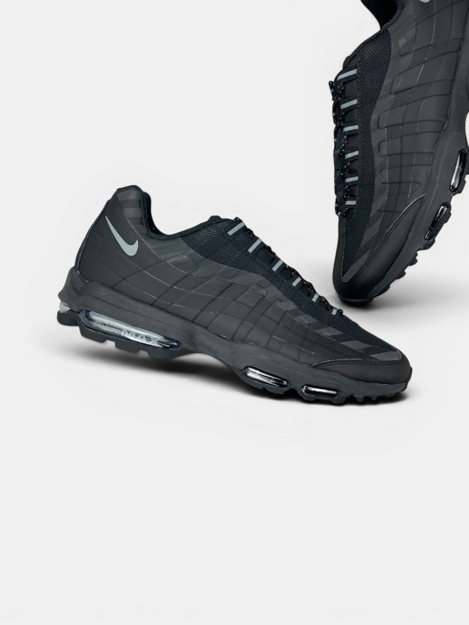 Nike Air Max 95 Ultra “Black / Grey” Ultra Black Grey — buty sportowe męskie w bardzo dobrym stanie rozmiar 46, zewnętrzny panel prawego buta