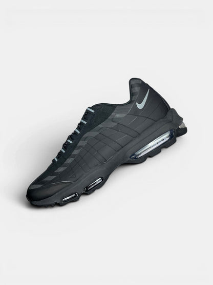 Nike Air Max 95 Ultra “Black / Grey” Ultra Black Grey — buty sportowe męskie w bardzo dobrym stanie rozmiar 46, zewnętrzny panel lewego buta