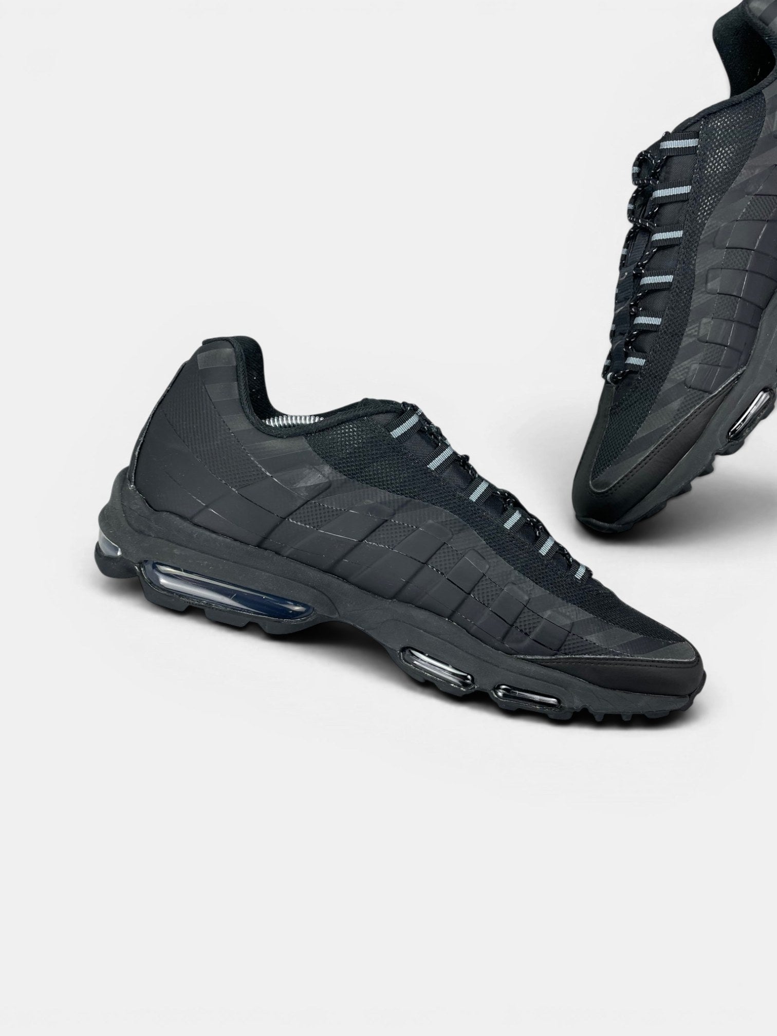 Nike Air Max 95 Ultra “Black / Grey” Ultra Black Grey — buty sportowe męskie w bardzo dobrym stanie rozmiar 46, wewnętrzny panel lewego buta