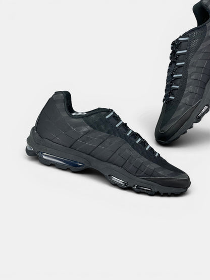Nike Air Max 95 Ultra “Black / Grey” Ultra Black Grey — buty sportowe męskie w bardzo dobrym stanie rozmiar 46, wewnętrzny panel lewego buta