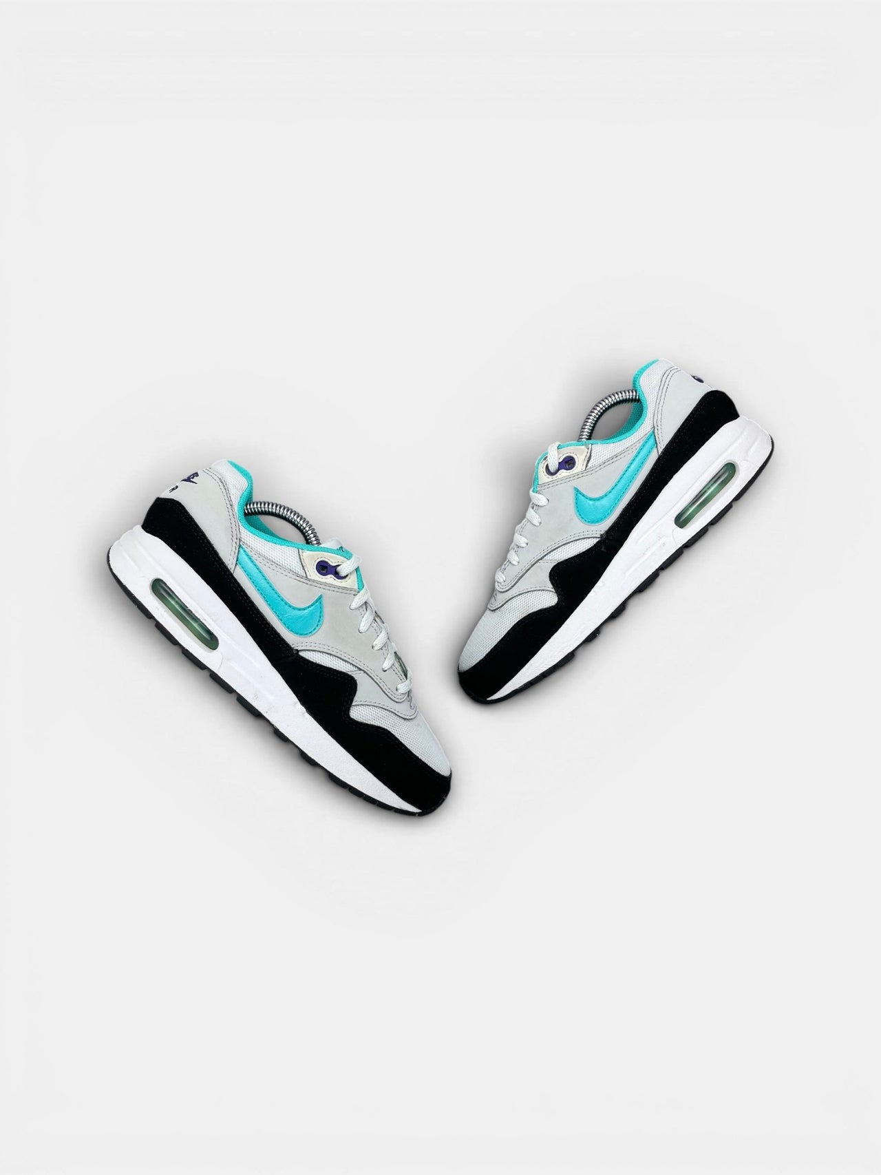 Nike Air Max 1 Tropical Twist — buty sportowe damskie w bardzo dobrym stanie rozmiar 38.5, widok z góry na zewnętrzną stronę butów