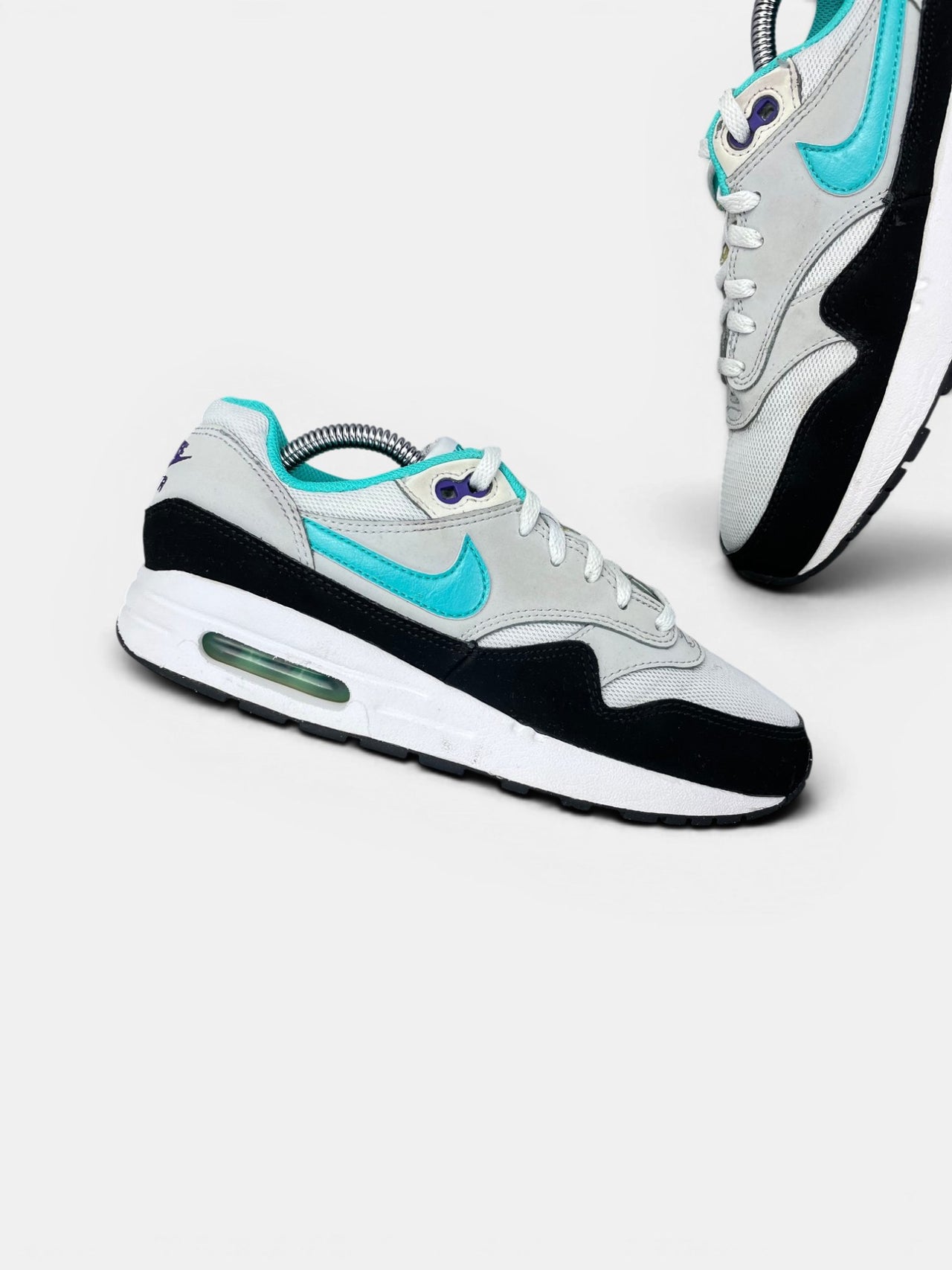 Nike Air Max 1 Tropical Twist — buty sportowe damskie w bardzo dobrym stanie rozmiar 38.5, zewnętrzny panel prawego buta