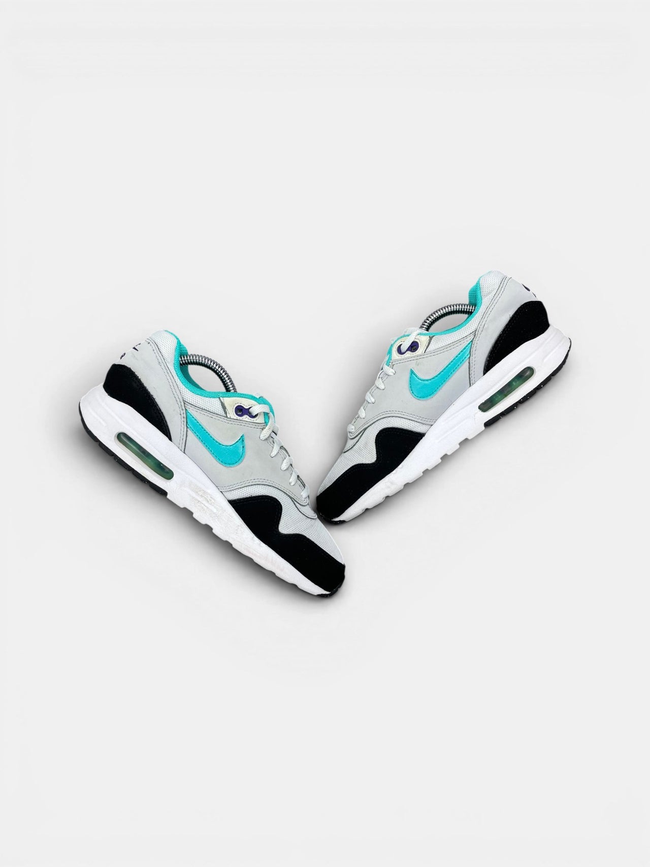 Nike Air Max 1 Tropical Twist — buty sportowe damskie w bardzo dobrym stanie rozmiar 38.5, widok z góry na wewnętrzną stronę butów