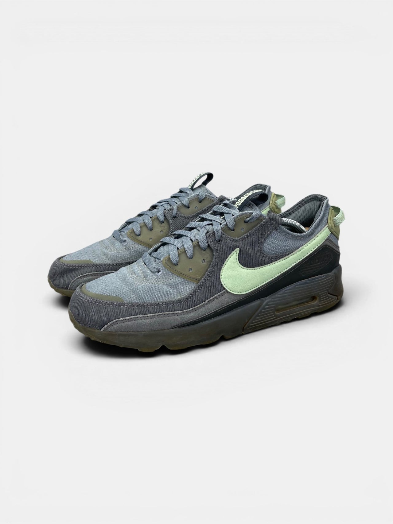 Nike Air Max Terrascape 90 Cool Grey Honeydew — buty sportowe męskie w bardzo dobrym stanie rozmiar 45.5, widok z boku