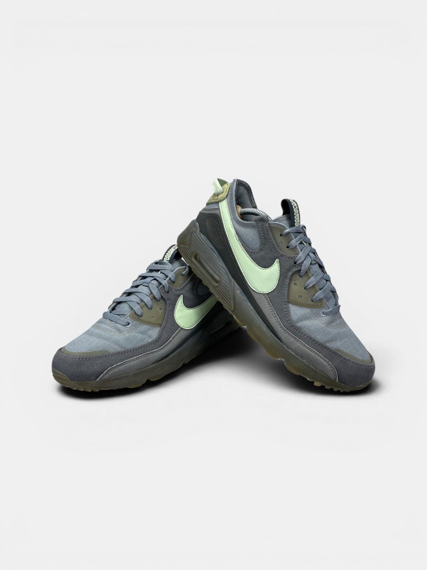 Nike Air Max Terrascape 90 Cool Grey Honeydew — buty sportowe męskie w bardzo dobrym stanie rozmiar 45.5, boczny profil