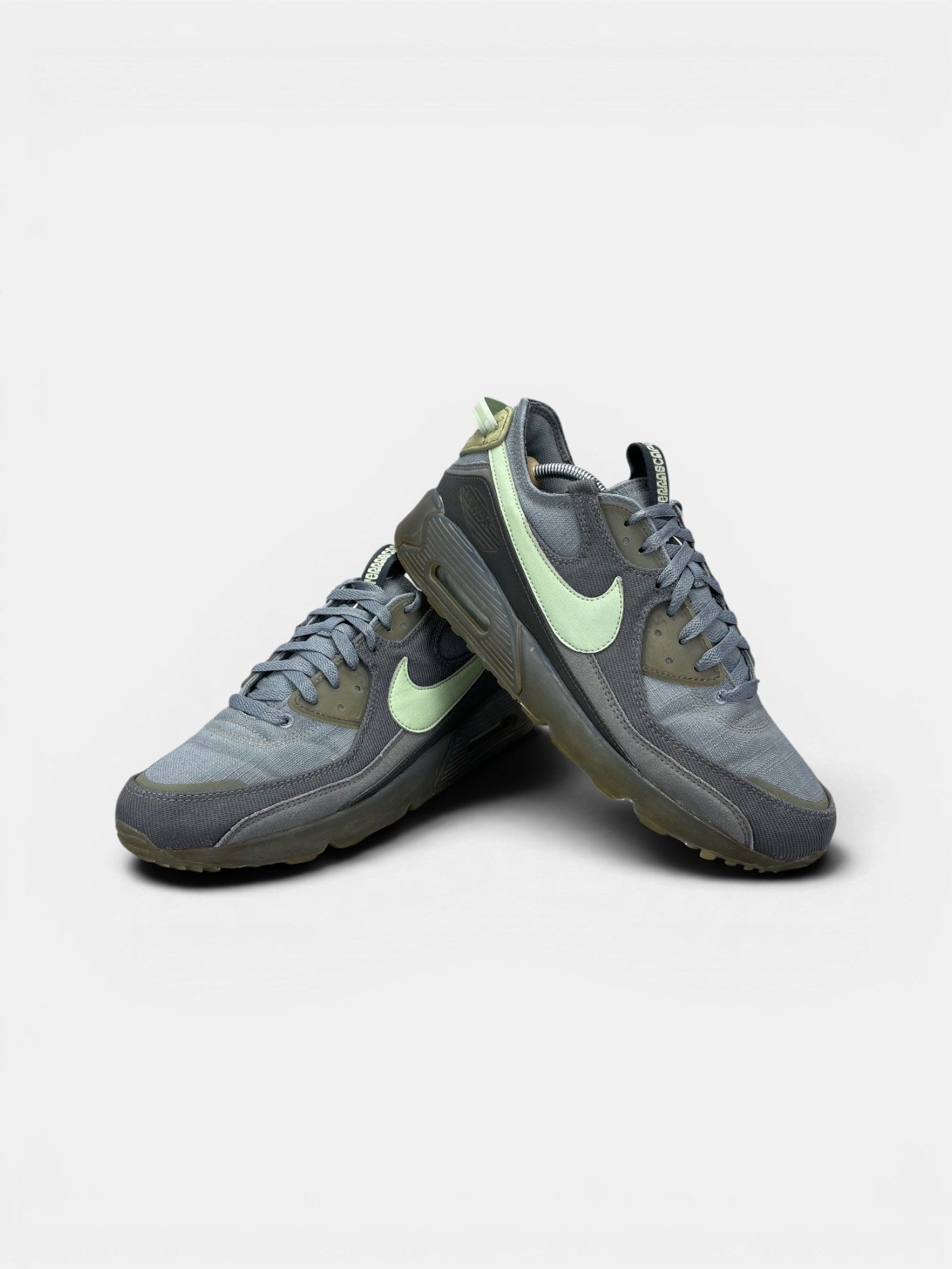 Nike Air Max Terrascape 90 Cool Grey Honeydew — buty sportowe męskie w bardzo dobrym stanie rozmiar 45.5, boczny profil