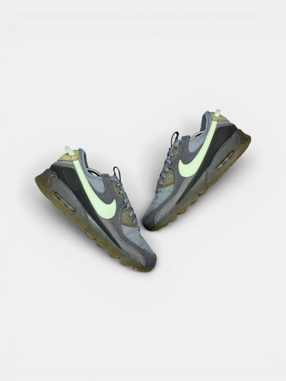 Nike Air Max Terrascape 90 Cool Grey Honeydew — buty sportowe męskie w bardzo dobrym stanie rozmiar 45.5, widok z góry na zewnętrzną stronę butów