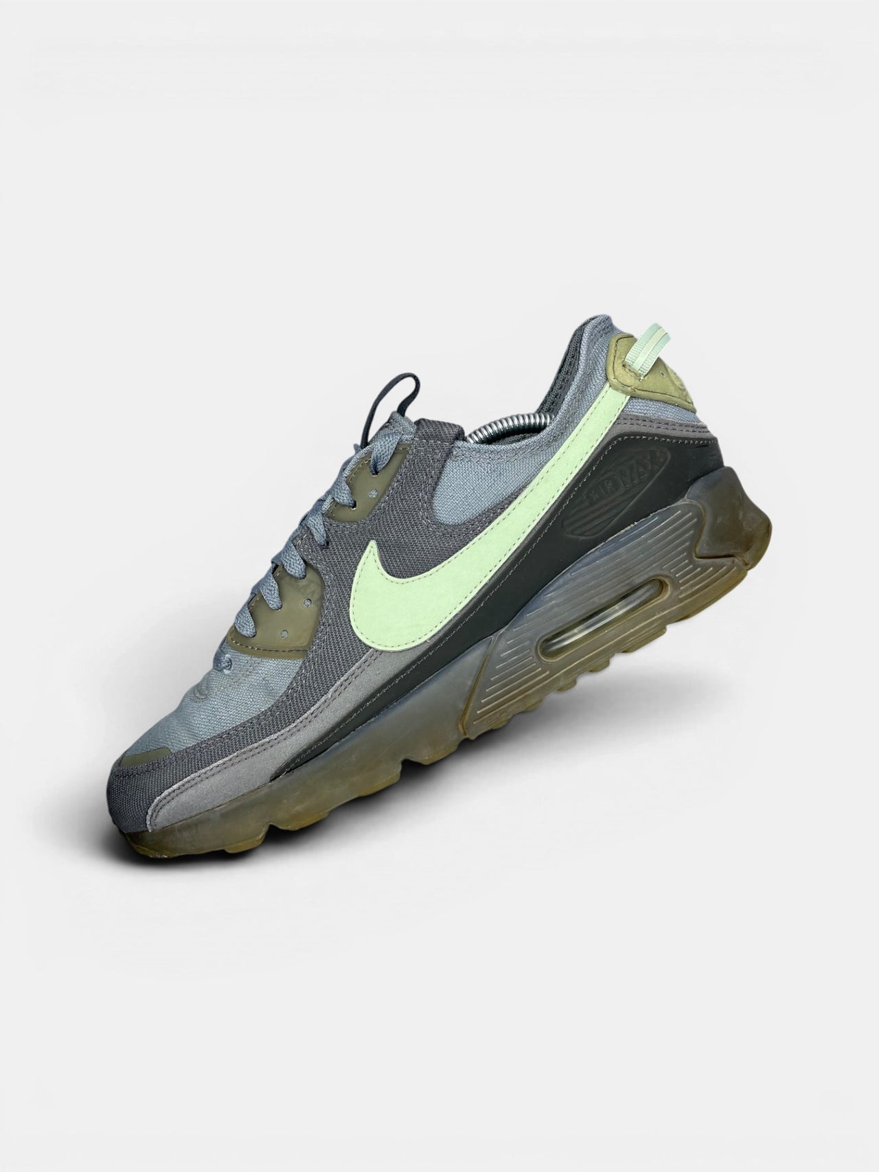 Nike Air Max Terrascape 90 Cool Grey Honeydew — buty sportowe męskie w bardzo dobrym stanie rozmiar 45.5, zewnętrzny panel lewego buta