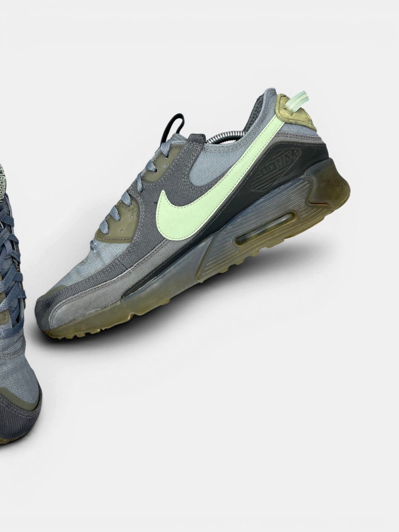 Nike Air Max Terrascape 90 Cool Grey Honeydew — buty sportowe męskie w bardzo dobrym stanie rozmiar 45.5, wewnętrzny panel prawego buta