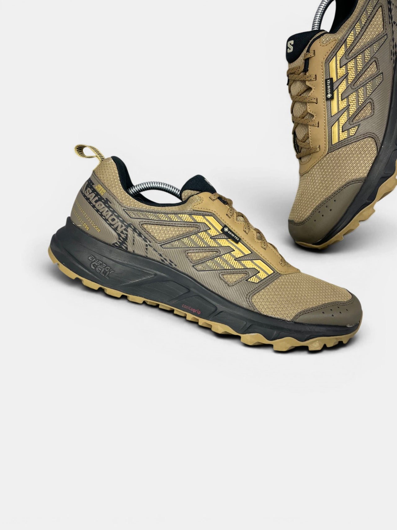 Salomon Wander GTX — buty sportowe męskie w bardzo dobrym stanie rozmiar 46, zewnętrzny panel prawego buta